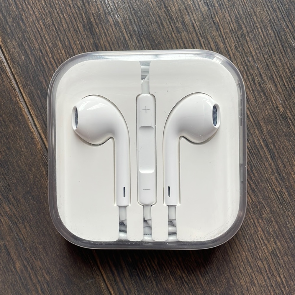 Apple EarPods headphone